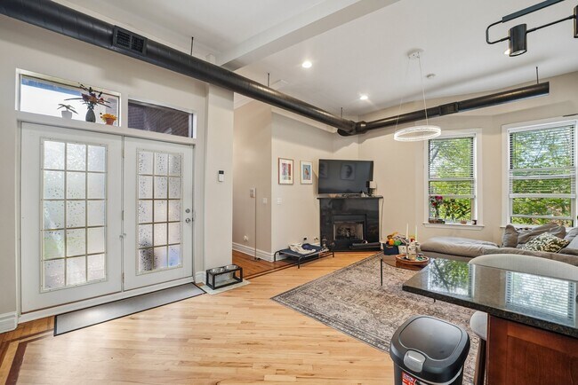 Building Photo - 5014 S King Dr