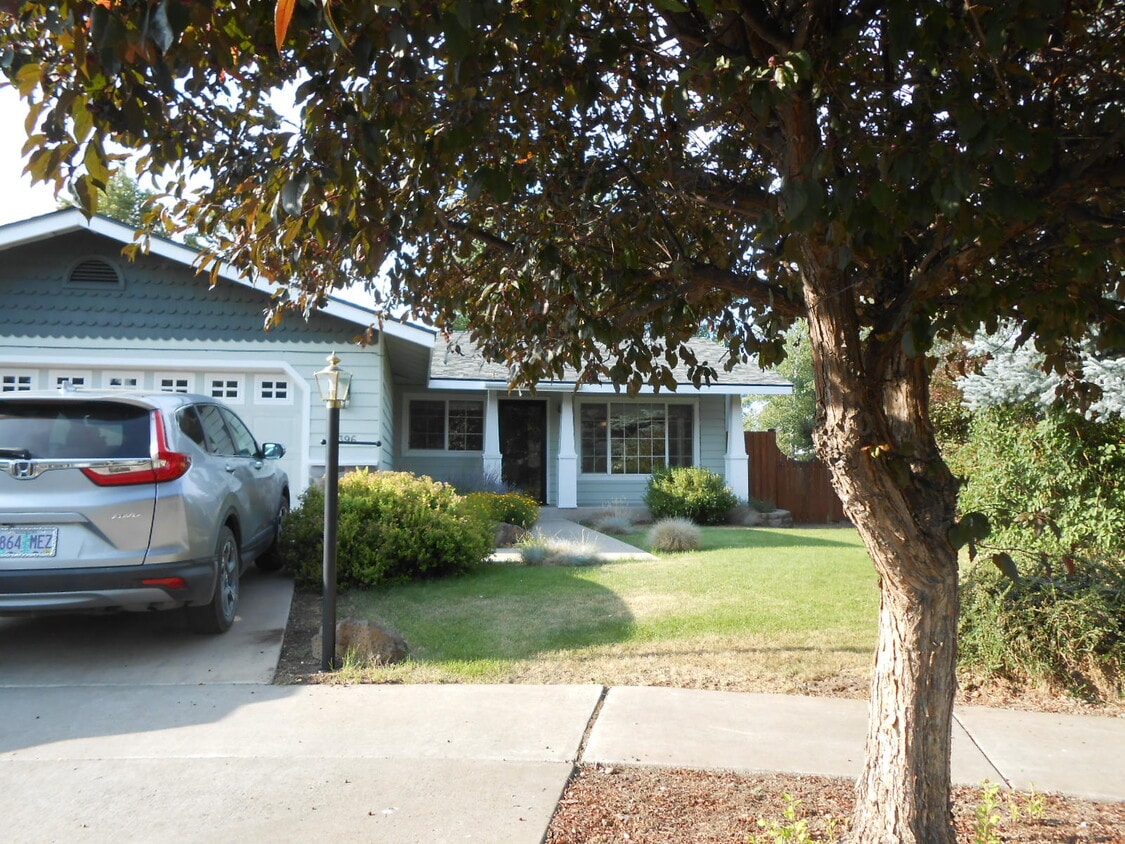 Primary Photo - 2396 NE Desert Willow Ct