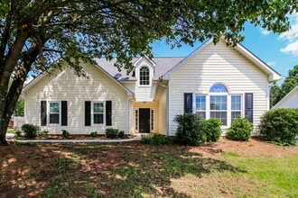 Building Photo - 213 Summer Hill Cir