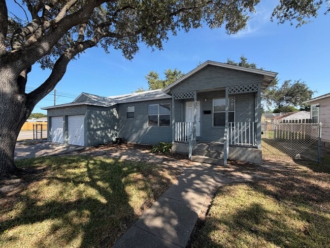 Building Photo - 3902 Herndon St