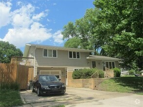 Building Photo - 909 W 19th St