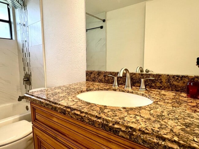 Foto del edificio - 1581 Balfour Point Dr