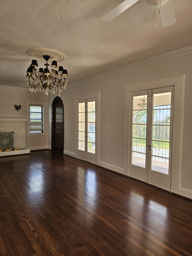 Livingroom - 1212 Longwood St