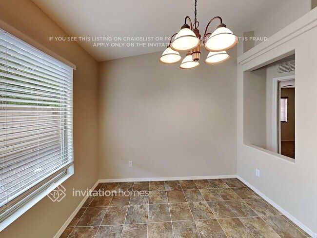 Foto del edificio - 23651 W Bowker St