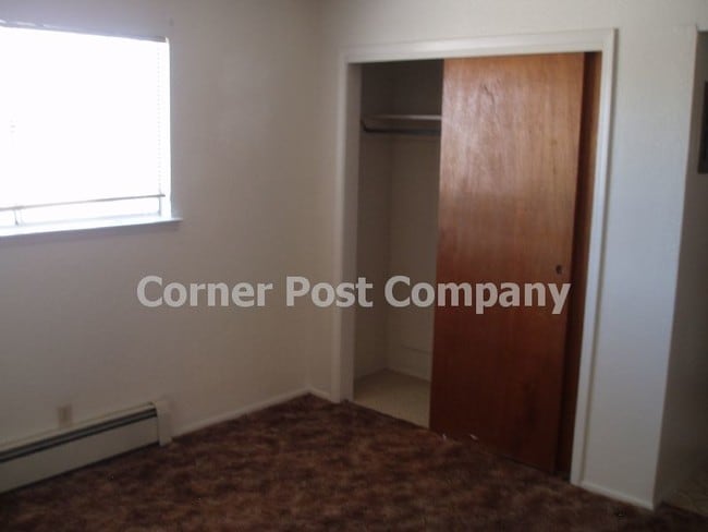 Building Photo - 911 Alvarado Dr SE