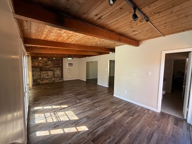 Building Photo - 6585 Delbarton St
