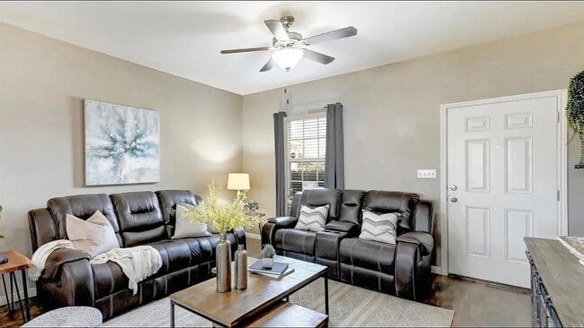 Foto del edificio - 13909 Sherri Berry Wy