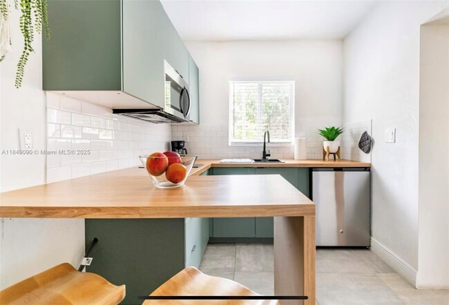 Foto del edificio - 2230 NW 6th St
