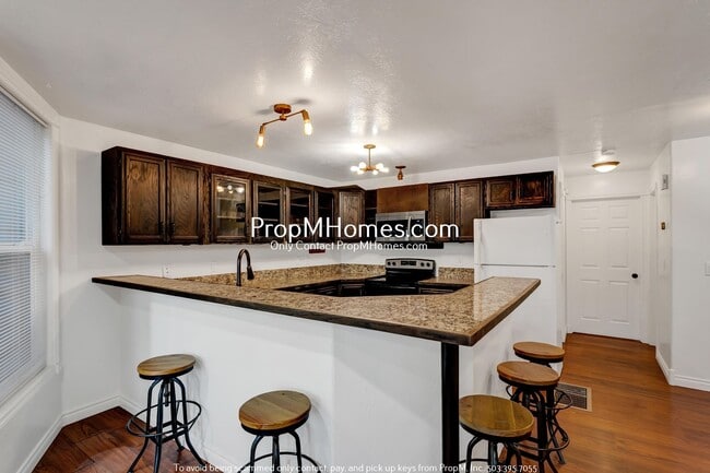 Building Photo - Spacious 4 Bedroom Home in the Heart of NW!