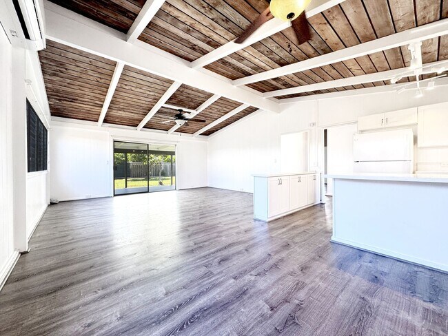 Building Photo - Refreshed 3/2 Kailua House