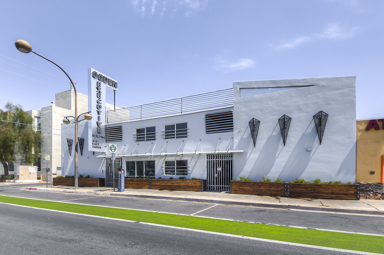 Foto del edificio - 813 E Ogden Ave