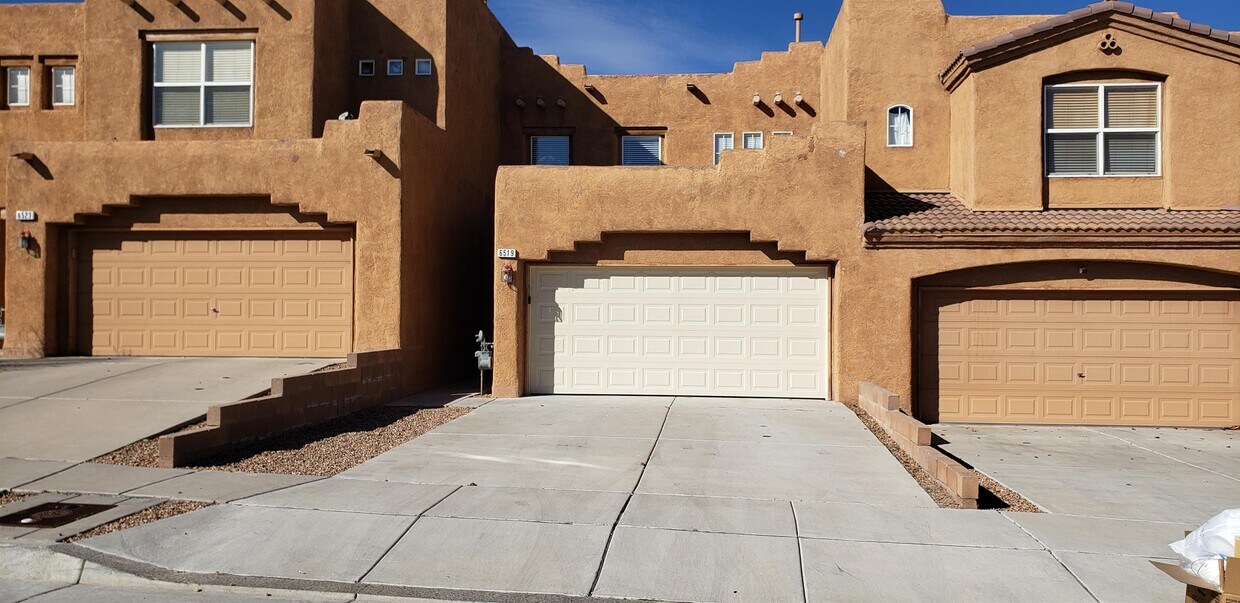 Primary Photo - 6519 Los Pueblos Pl NW