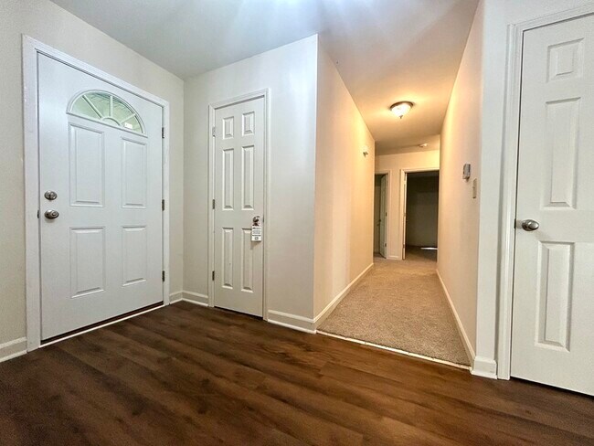 Foto del edificio - 4515 Carving Tree Dr