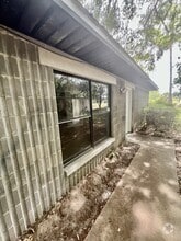 Building Photo - 2321 SW 31st Pl