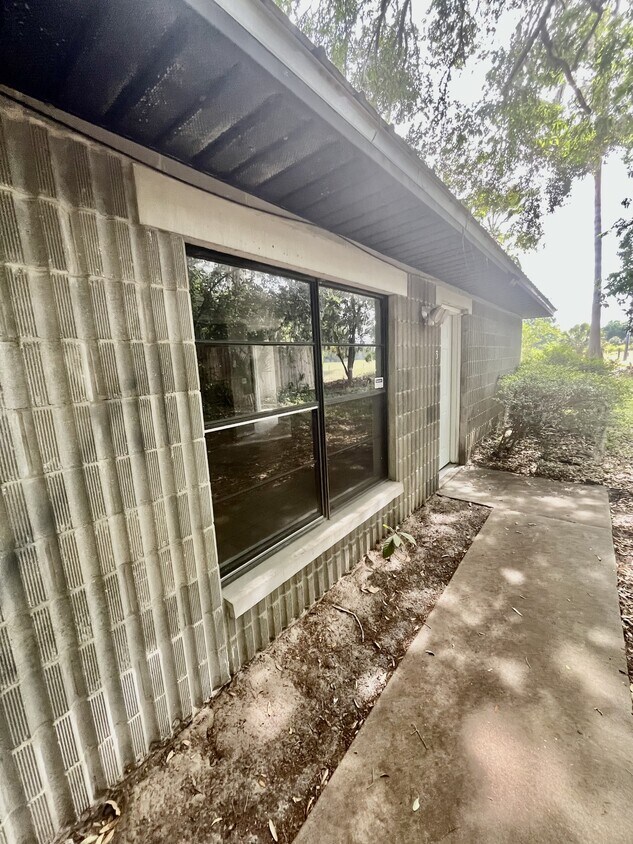 Primary Photo - 2321 SW 31st Pl