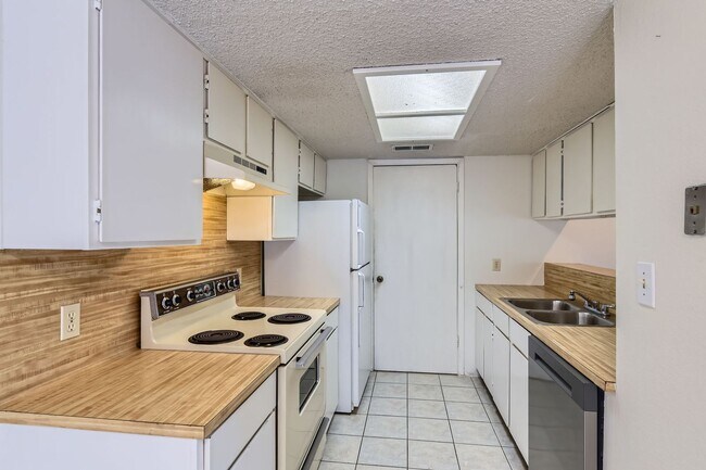 Foto del edificio - 2 Bedroom Condo in West Lake Hills- Eanes ISD