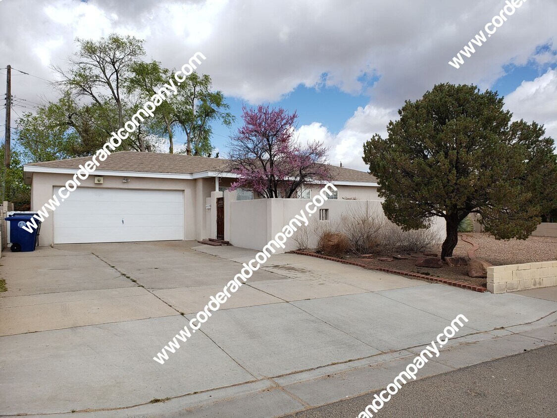 Primary Photo - Spacious 3 Bedroom, 2 Bathroom, 2 Car Gara...