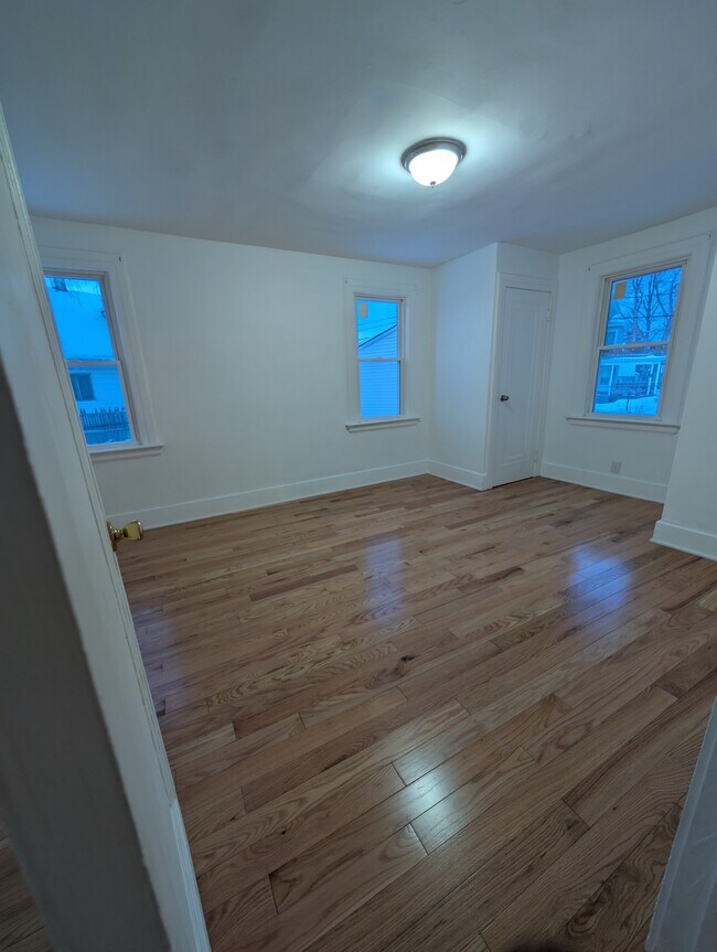 Bedroom view facing second closet - 1532 Sunset Ave