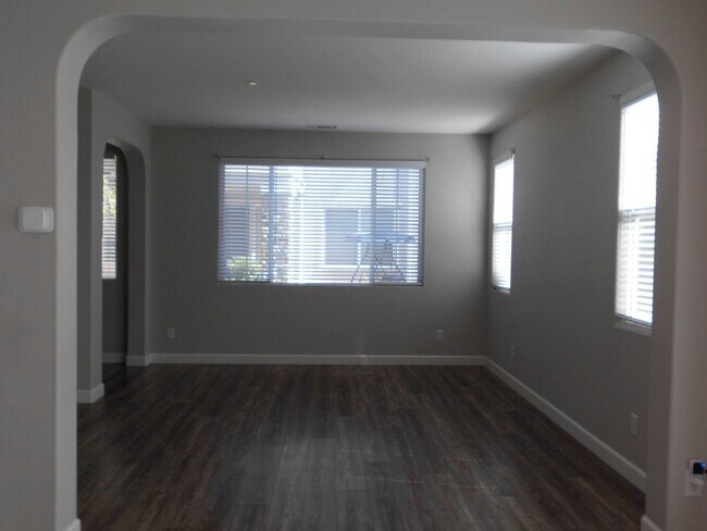 Building Photo - 207 Coulter Way