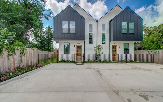 Building Photo - 1308 Tarley St