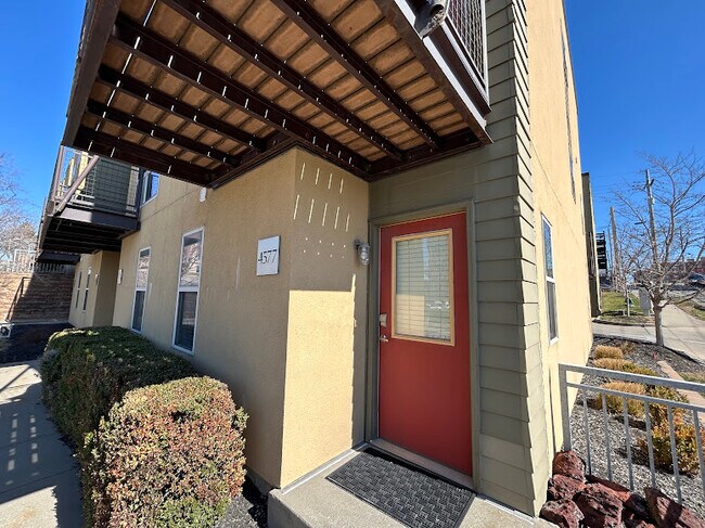 Foto del edificio - 4577 Madison Ave