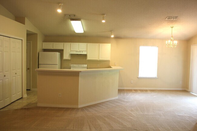 Building Photo - 2028 Reserve Blvd