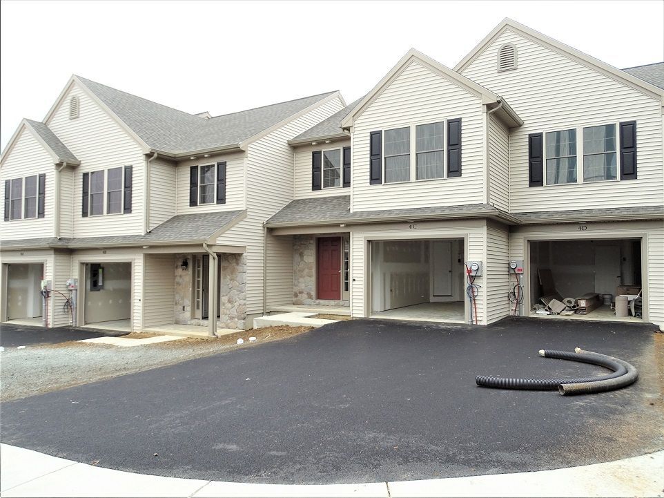 Primary Photo - 4 Granite Dr