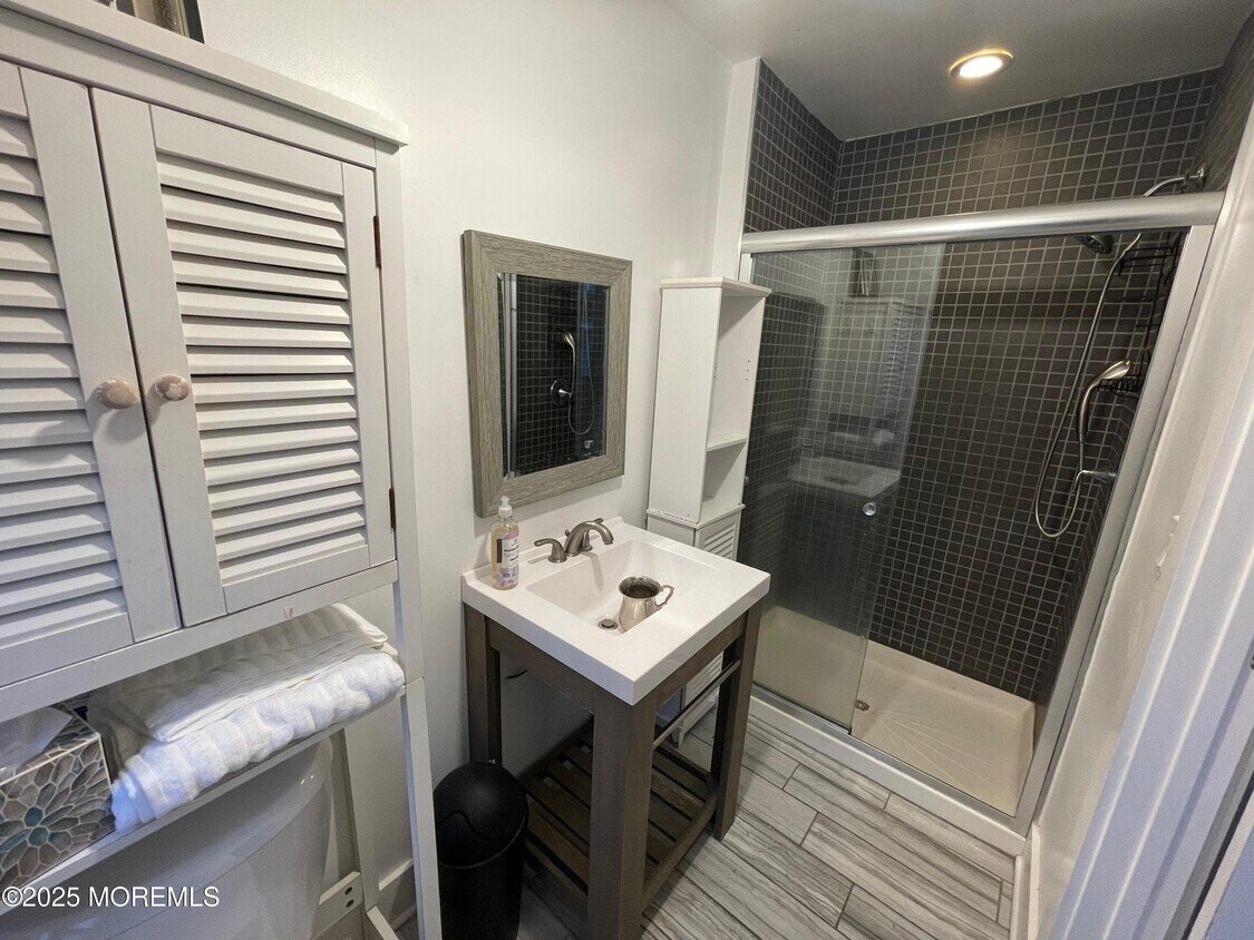 Foto del edificio - 90 Poplar Ave