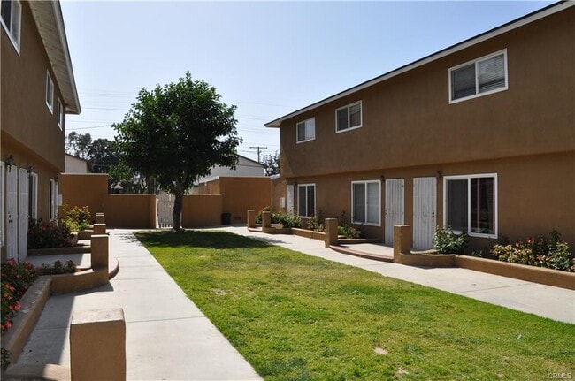 Building Photo - 570 Penrose Dr