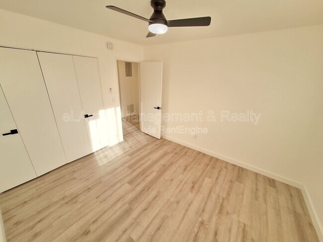Foto del edificio - 11744 Runnymede St