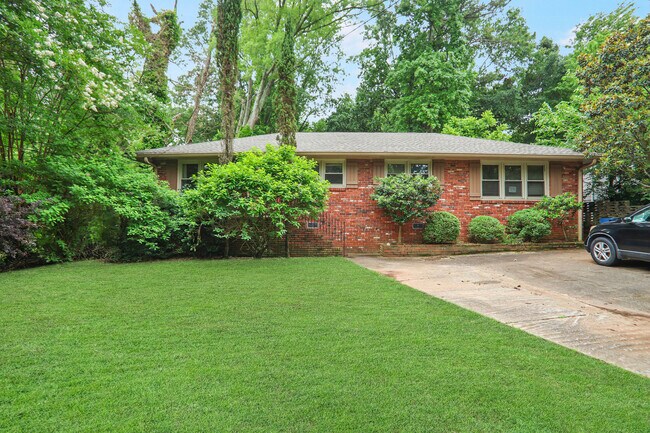 Foto del edificio - 932 Winburn Dr