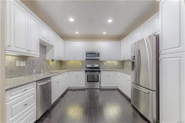 Building Photo - Upgraded 2 bedroom plus 2 bath condominium...