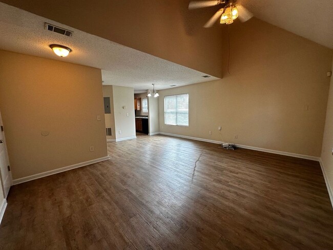 Building Photo - BRIDGEWATER HOME! PRE-LEASING FOR AUGUST 2...