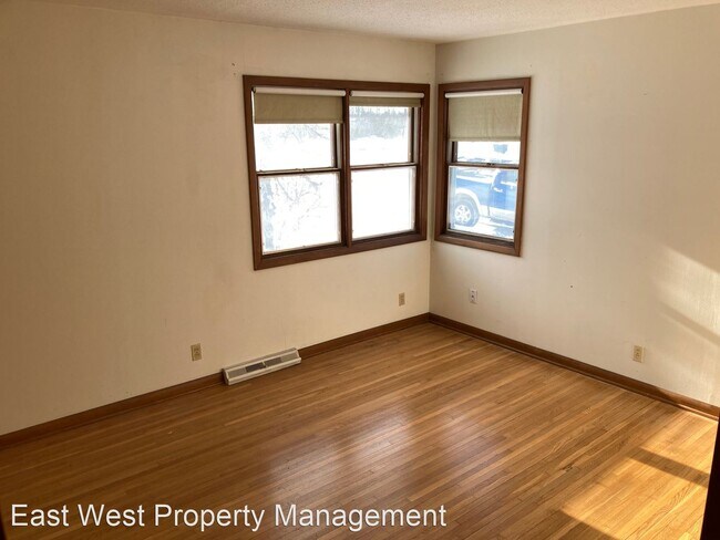 Foto del edificio - 3 br, 2 bath House - 1601 Maple Grove Rd
