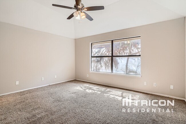 Foto del edificio - 5511 Misty Crest Dr