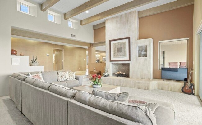 Foto del edificio - 9701 E Happy Valley Rd