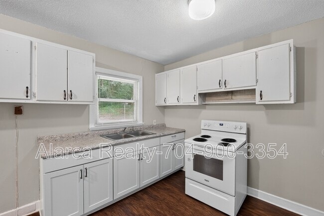 Building Photo - 1007 Green Cir Dr