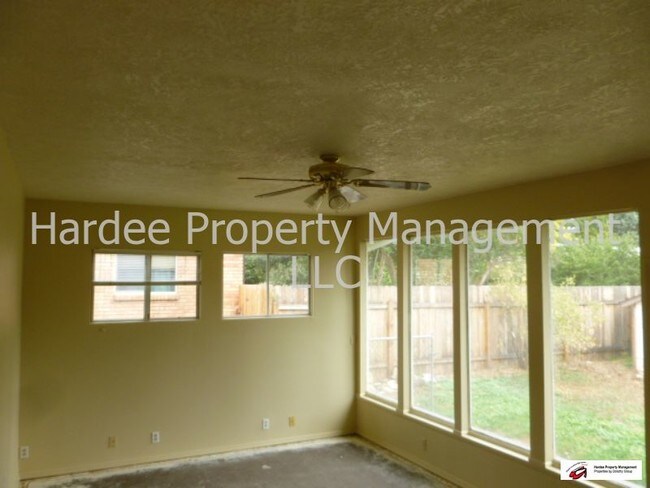 Building Photo - 6904 W Brentwood Dr