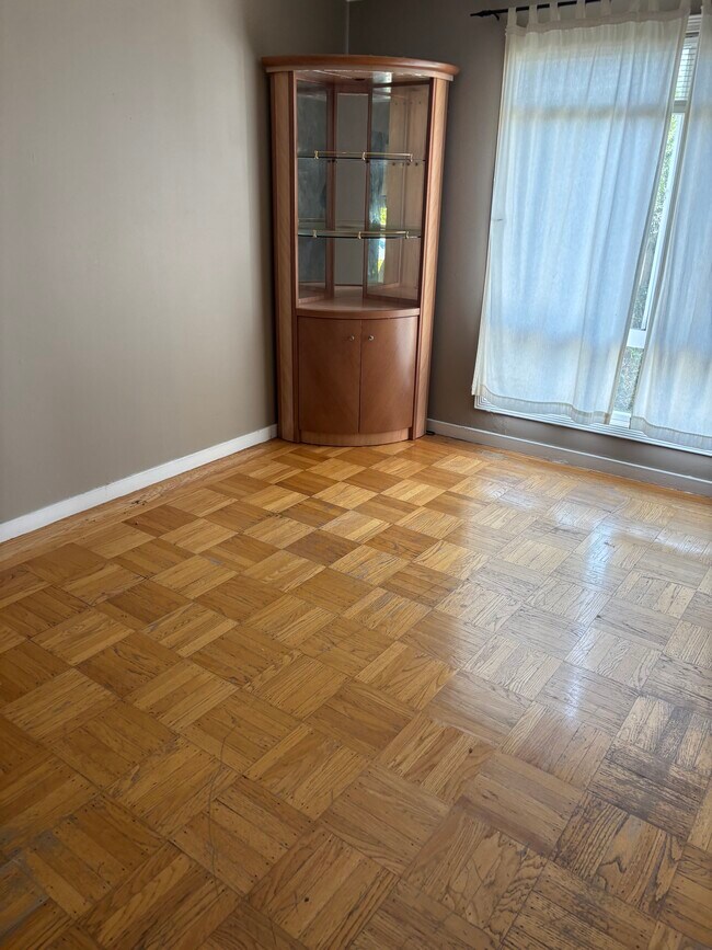 Sala de estar - 1987 31st Ave