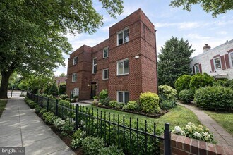 Building Photo - 500 17th St NE