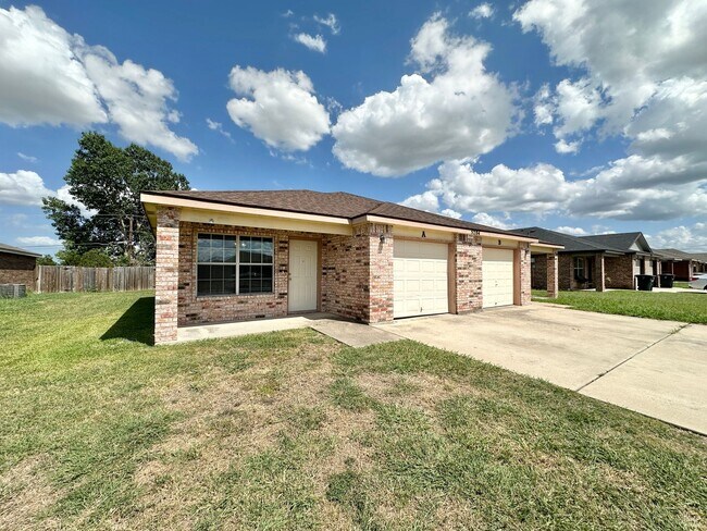 Foto del edificio - 5204 Lauren Lea Dr
