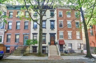 Building Photo - 137 Garden St