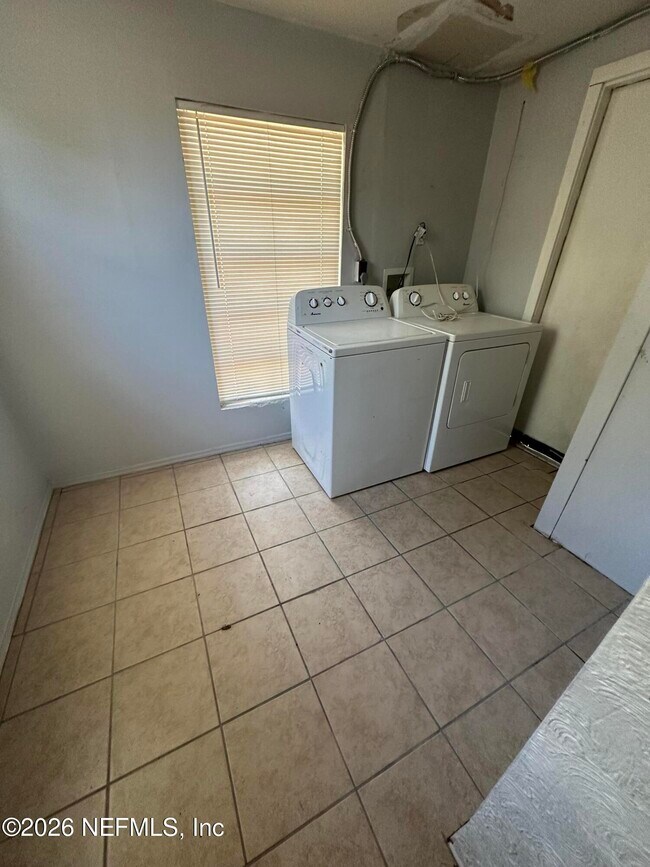 Foto del edificio - 342 Linden Ln