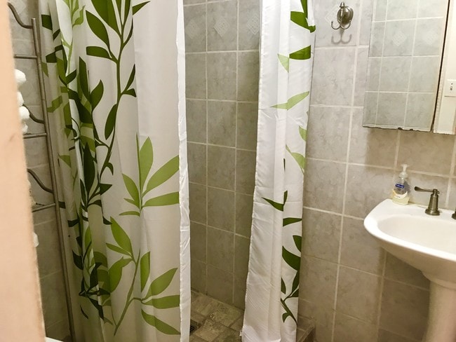 Baño - 3028 Kaunaoa St