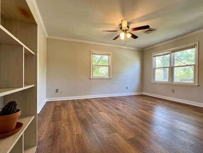 Building Photo - Charming Rancher in the Heart of Colonial Place