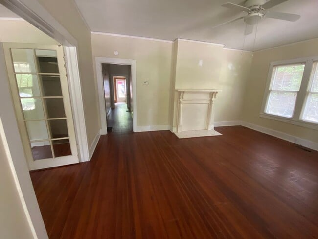 Building Photo - Historic Ranch Home