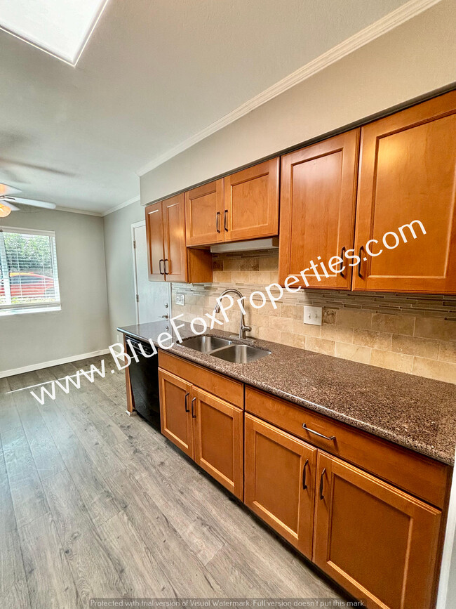 Foto del edificio - 642 N Richey Blvd