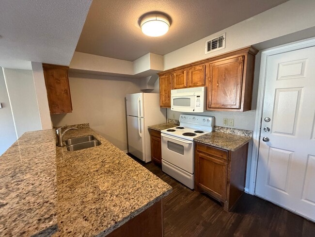 Building Photo - 2535 Pascal Ct