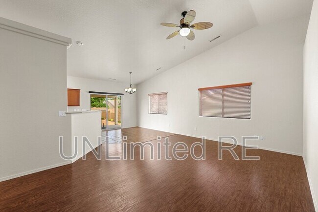 Building Photo - 5508 N Bronco Ln
