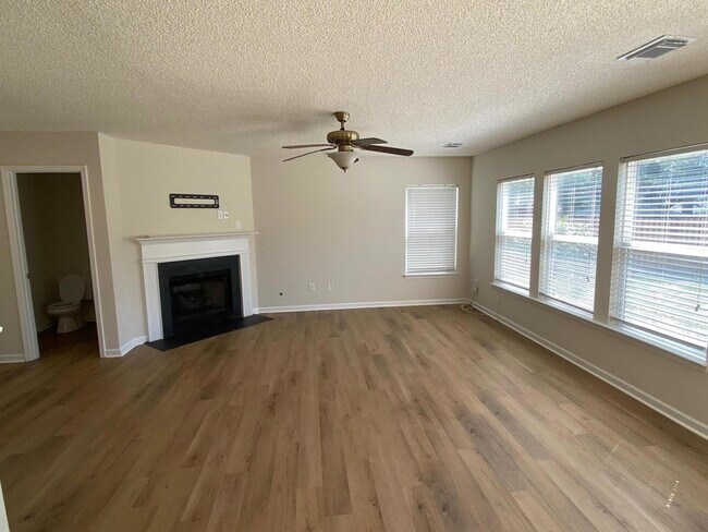 Foto del edificio - 1307 Basketweaver Way